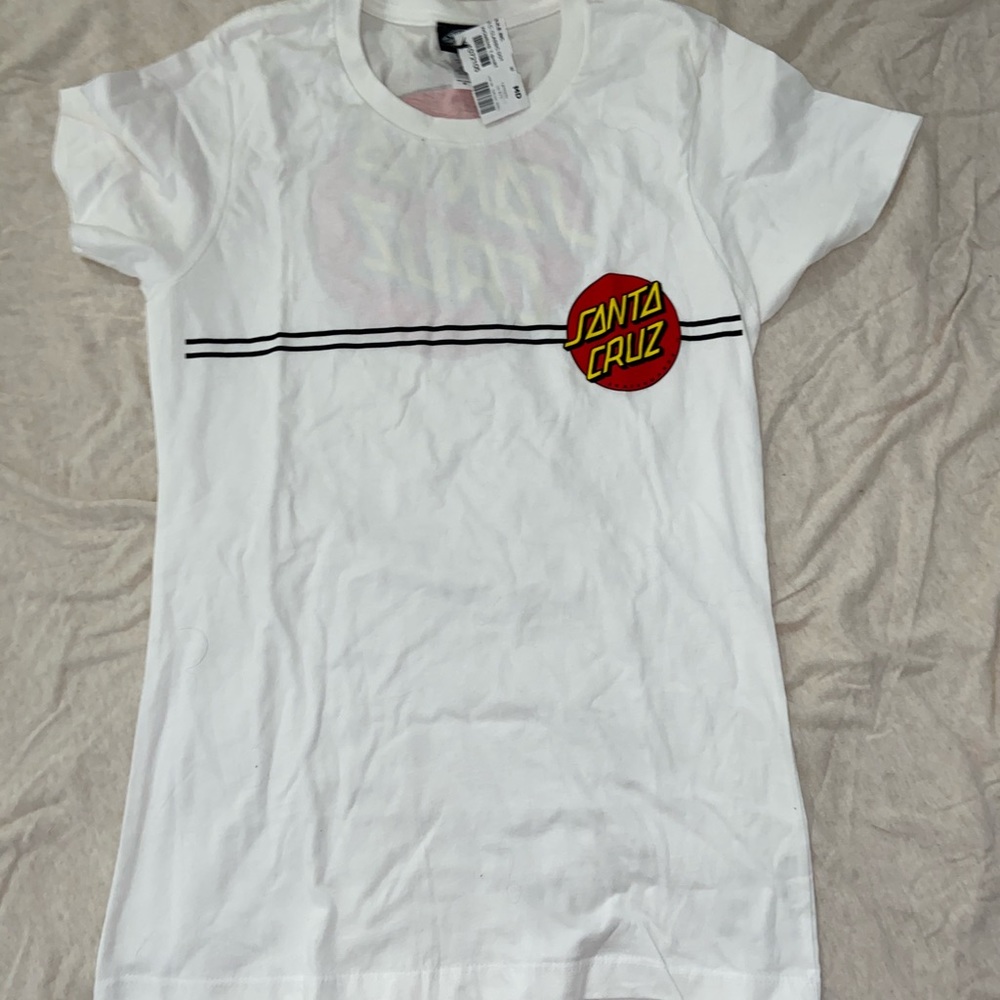 ⚠️BRAND NEW⚠️santa cruz t-shirt with logo